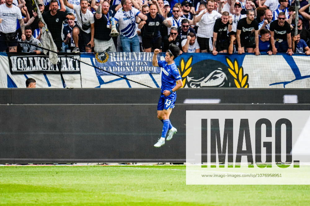 Fussball 2.Bundesliga, Karlsruher SC - SV Darmstadt 98 Shio Fukuda (Karlsruher SC) jubelt nach seinem 2:1 Führungstreffer Karlsruhe