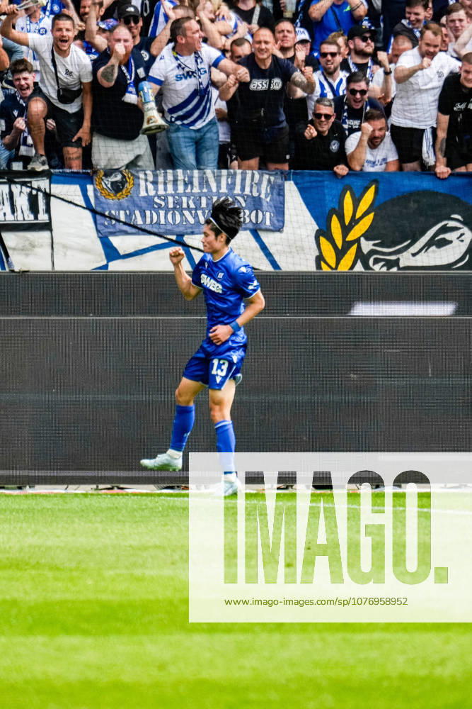 Fussball 2.Bundesliga, Karlsruher SC - SV Darmstadt 98 Shio Fukuda (Karlsruher SC) jubelt nach seinem 2:1 Führungstreffer Karlsruhe