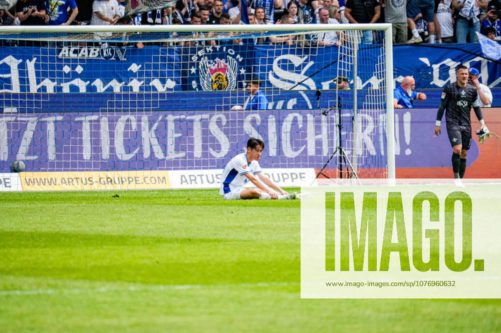 Fussball 2.Bundesliga, Karlsruher SC - SV Darmstadt 98 Yosuke Furukawa (SV Darmstadt 98) enttäuscht nach der Niederlage in Karlsruhe Karlsruhe