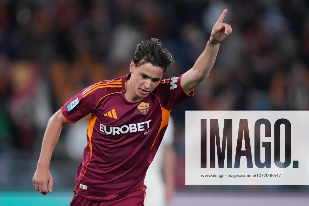 Romas Niccolo Pisilli celebrates after scoring during the Serie A EniLive soccer match between Roma and Fiorentina at the Rome s Olympic stadium, Italy - Monday May 4, 2026 - Soccer ( Photo by Alfredo Falcone LaPresse )