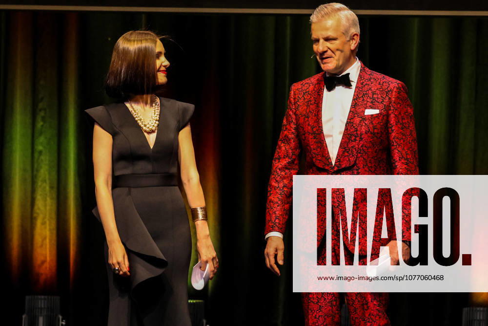 Fussball: Schweiz: SAFP Golden 11 Award; Kultur & Kongresshaus Aarau, 04.05.2026 (Aarau, Schweiz); Rainer Maria Salzgeber und Cloe Salzgeber, Moderatoren des Golden 11 Award 2026 Aarau Kultur&Kongresshaus Aarau Aargau Schweiz