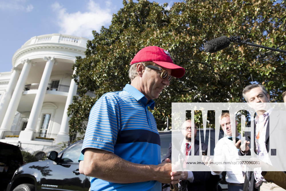 Washington, District of Columbia, United States of America - United States Senator Rand Paul (Republican of Kentucky), left, speaks with members of the news media outside the South Portico of the White House after returning from a golf outing in Virginia with US President Donald J. Trump, in Washington, DC, USA, 15 October 2017..Credit: Michael Reynolds Pool via CNP