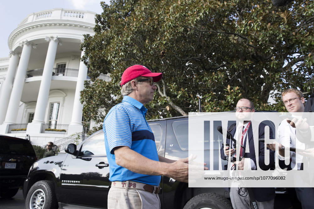 Washington, District of Columbia, United States of America - United States Senator Rand Paul (Republican of Kentucky) speaks with members of the news media outside the South Portico of the White House after returning from a golf outing in Virginia with US President Donald J. Trump, in Washington, DC, USA, 15 October 2017..Credit: Michael Reynolds Pool via CNP