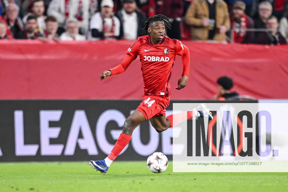Johan Manzambi (SC Freiburg) controls the Ball during the UEFA Europa League 2025 26 Semi-Final Second Leg match between Club Freiburg and SC Braga at Stadion am Wolfswinkel on May 7, 2026 in Freiburg im Breisgau, Germany. (Photo by Harry Langer DeFodi Images) -