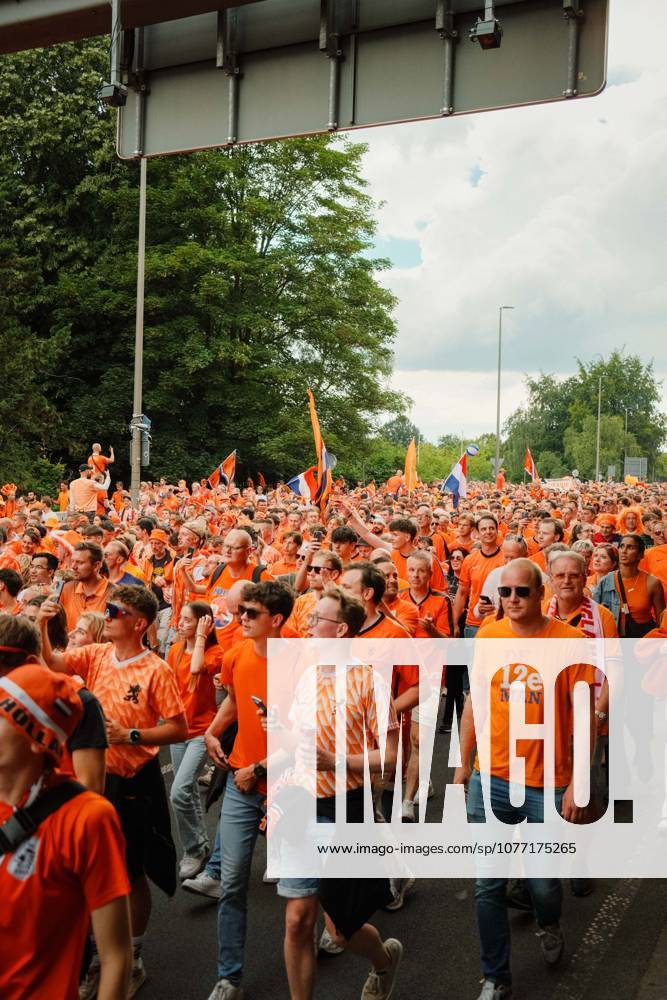 Football, UEFA EURO, EM, Europameisterschaft,Fussball 2024, Netherlands Fan March A large crowd of Netherlands supporters in orange shirts walks through Dortmund, Germany, during the Dutch fan march ahead of the UEFA Euro 2024 semi-final match between the Netherlands and England. Dortmund Dortmund NRW Germany
