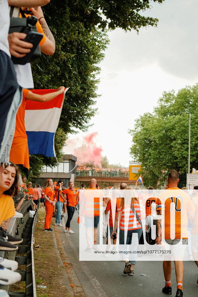 Football, UEFA EURO, EM, Europameisterschaft,Fussball 2024, Netherlands Fan March Netherlands fans stand along the road as red smoke rises from a bridge in the distance during the Dutch fan march in Dortmund, Germany, before the UEFA Euro 2024 semi-final against England. Dortmund Dortmund NRW Germany