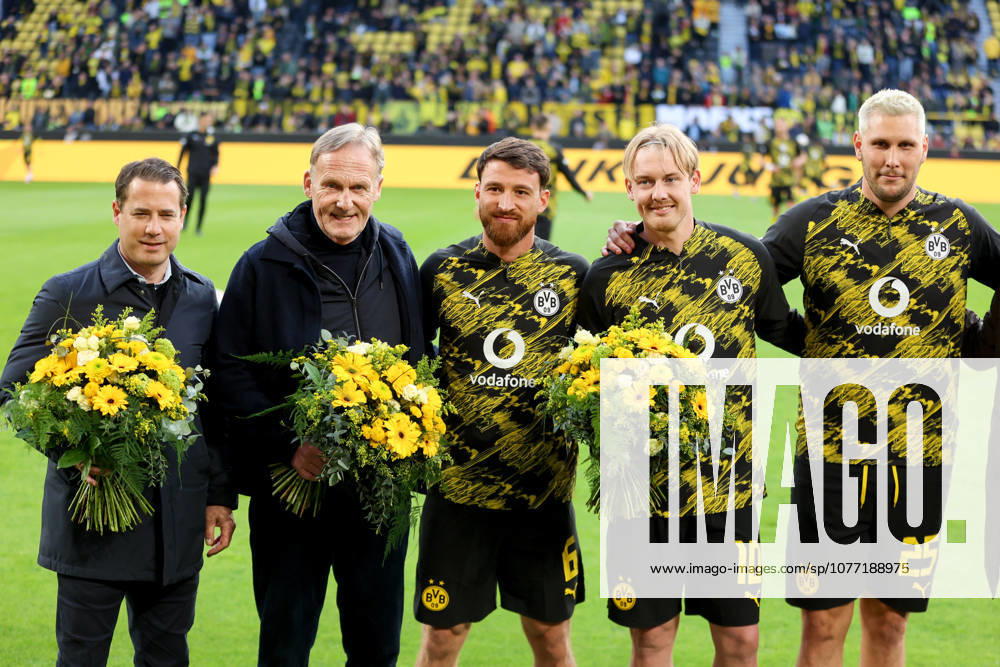 V.li. Lars Ricken (Geschäftsführer Borussia Dortmund), Hans-Joachim Watzke (Präsident Borussia Dortmund), Salih Oezcan (Borussia Dortmund), Julian Brandt (Borussia Dortmund), Niklas Suele (Borussia Dortmund) bei der Verabschiedung GER, Borussia Dortmund gegen Eintracht Frankfurt, Fussball, 1.Liga, 33.Spieltag, Spielzeit 2025 2026, 08.05.2026 DFL REGULATIONS PROHIBIT ANY USE OF PHOTOGRAPHS AS IMAGE SEQUENCES AND OR QUASI-VIDEO GER, Borussia Dortmund gegen Eintracht Frankfurt, Fussball, 1.Liga, 33.Spieltag, Spielzeit 2025 2026, 08.05.2026 Dortmund