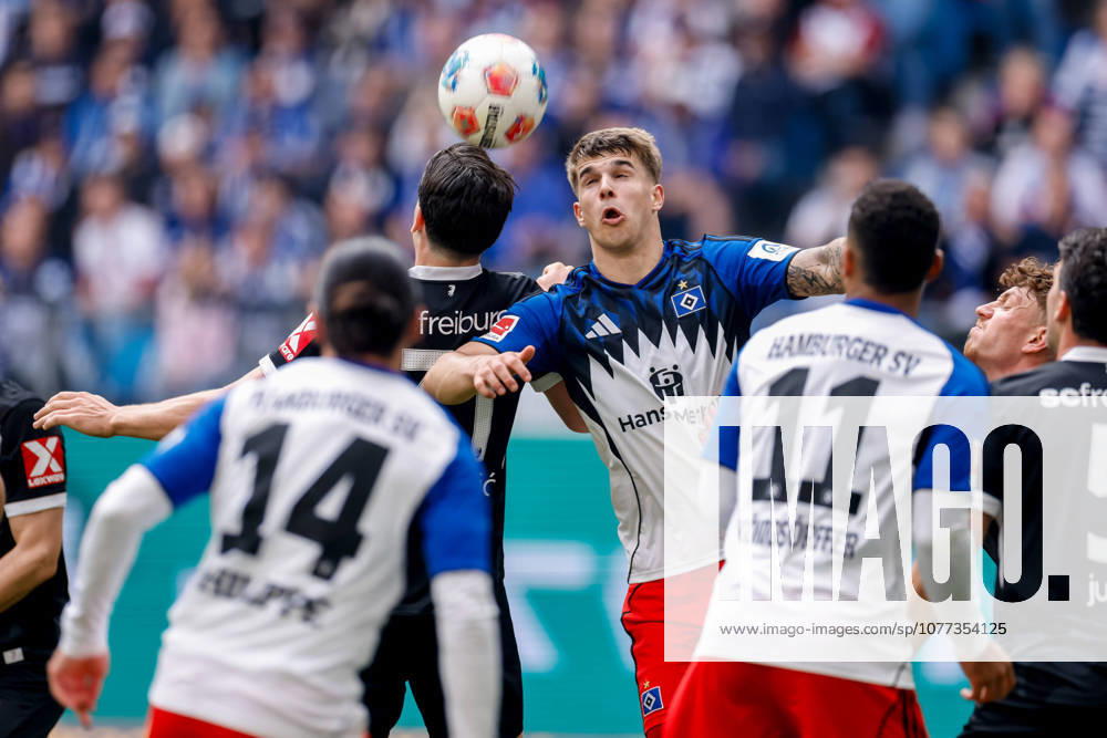 - Fußball, 1. Bundesliga 2025 26, Hamburger SV - SC Freiburg: Igor Matanovic (SC Freiburg, 31), Luka Vuskovic (Hamburger SV, 44) DFL REGULATIONS PROHIBIT ANY USE OF PHOTOGRAPHS AS IMAGE SEQUENCES AND OR QUASI-VIDEO.