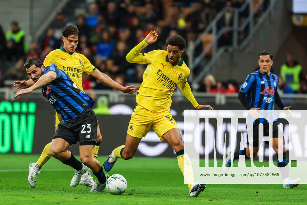 CALCIO - Serie A - AC Milan vs Atalanta BC Photo by IPA ABACAPRESS.COM84553036 - Sead Kolasinac of Atalanta BC competes for the ball with Koni De Winter of AC Milan during Serie A 2025 26 football match between AC Milan and Atalanta BC at San Siro Stadium in Milan, Italy Milan Italy