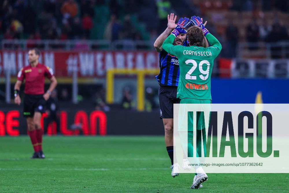 CALCIO - Serie A - AC Milan vs Atalanta BC Photo by IPA ABACAPRESS.COM84554387 - Marco Carnesecchi of Atalanta BC celebrates the victory at the end of the match during Serie A 2025 26 football match between AC Milan and Atalanta BC at San Siro Stadium in Milan, Italy Milan Italy