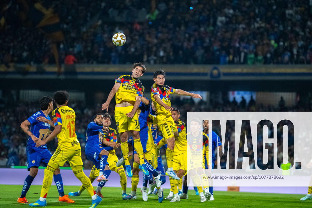 Patricio Salas 33 of Club America heads the ball during the Liga MX quarter-final match between Pumas UNAM and Club America at the Estadio Olimpico Universitario. on May 10, 2026 in Mexico City, Mexico. Mexico City Mexico - ZUMAe321 20260510_zsa_e321_002