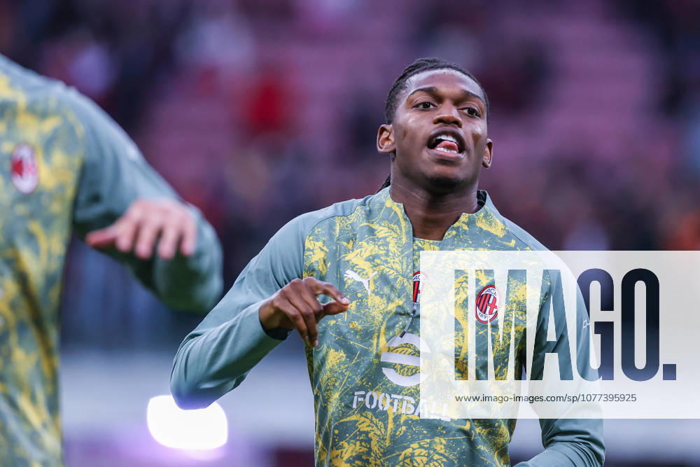 AC Milan vs Atalanta BC, Serie A football, Milano, Italy Rafael Leao of AC Milan looks on during Serie A 2025 26 football match between AC Milan and Atalanta BC at San Siro Stadium in Milan, Italy Italy, Milan, Milan, San Siro Stadium