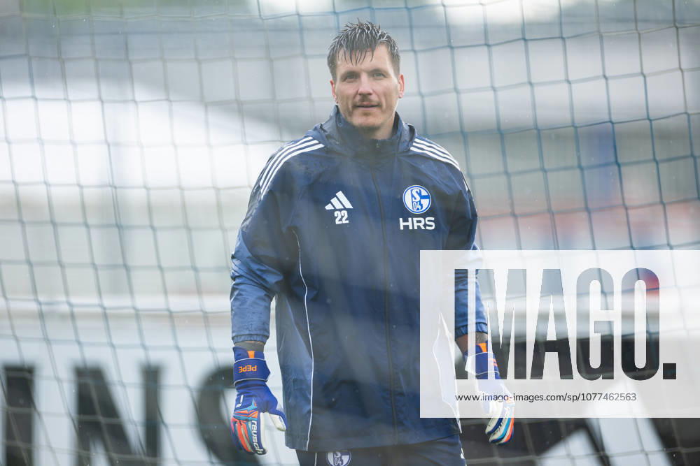 Fussball, Training des FC Schalke 04. Torwart Kevin Müller (FC Schalke 04). Gelsenkirchen Trainingsgelände FC Schalke 04 NRW Deutschland xRHR-FOTO YYx