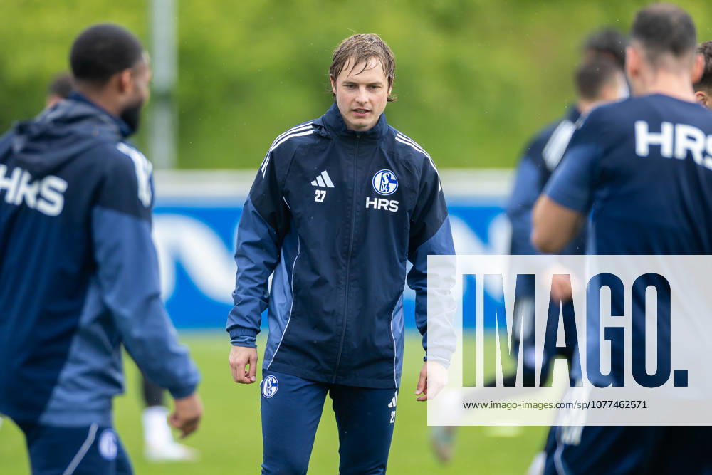 Fussball, Training des FC Schalke 04. Finn Porath (FC Schalke 04). Gelsenkirchen Trainingsgelände FC Schalke 04 NRW Deutschland xRHR-FOTO YYx