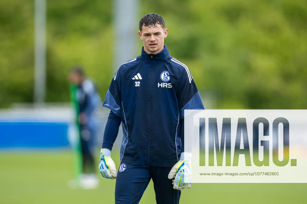 Fussball, Training des FC Schalke 04. Torwart Luca Podlech (FC Schalke 04). Gelsenkirchen Trainingsgelände FC Schalke 04 NRW Deutschland xRHR-FOTO YYx