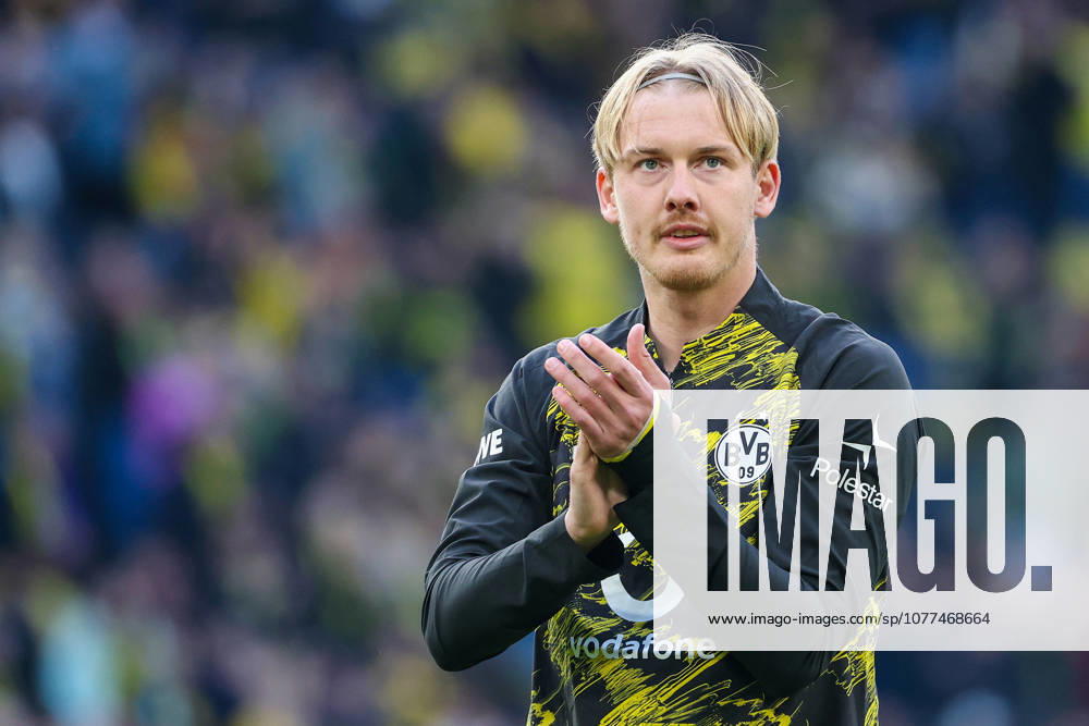 1. Bundesliga - Borussia Dortmund - Eintracht Frankfurt am 08.05.2026 im Signal Iduna Park in Dortmund Julian Brandt (Dortmund 10) bedankt sich bei den Fans