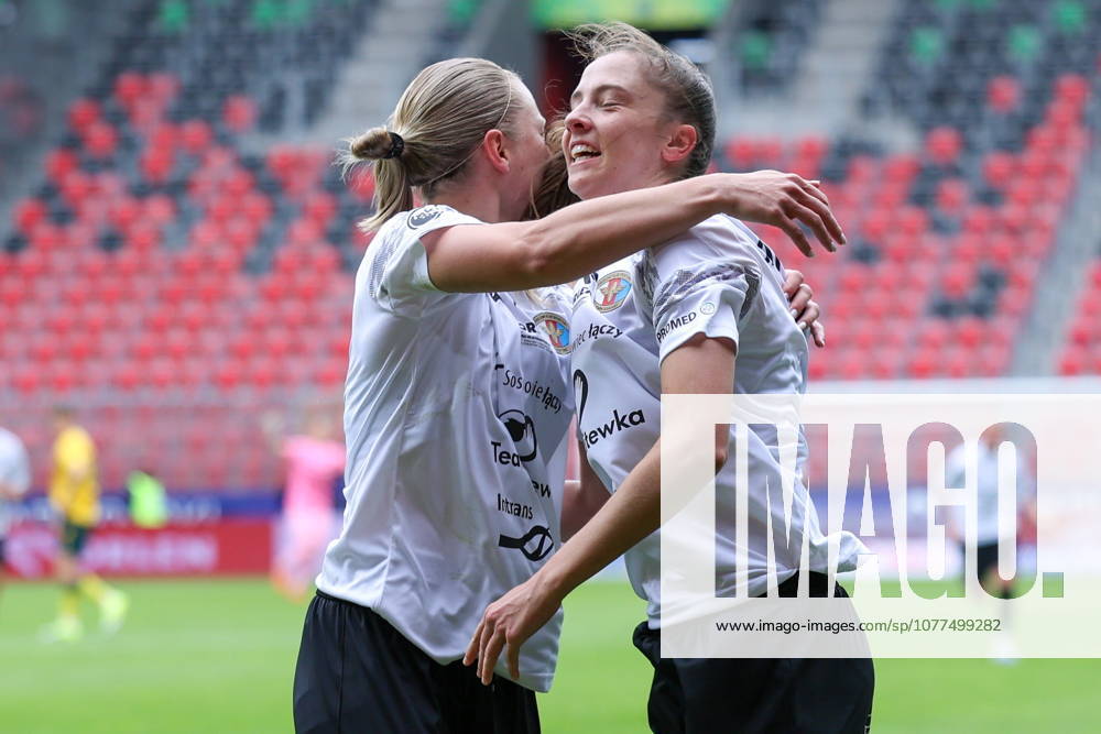 Tychy 16.05.2026. Pilka nozna ORLEN Puchar Polski kobiet sezon 2025 2026 final mecz: KKS Czarni Antrans Sosnowiec - GKS Katowice --- Football ORLEN Polish Cup season 2025 2026 final game match: KKS Czarni Antrans Sosnowiec - GKS Katowice nz Czarni Antrans Sosnowiec, cieszynka, celebrations Fot. Michal Gaciarz Arena Akcji NEWSPIX.PL --- newspix.pl