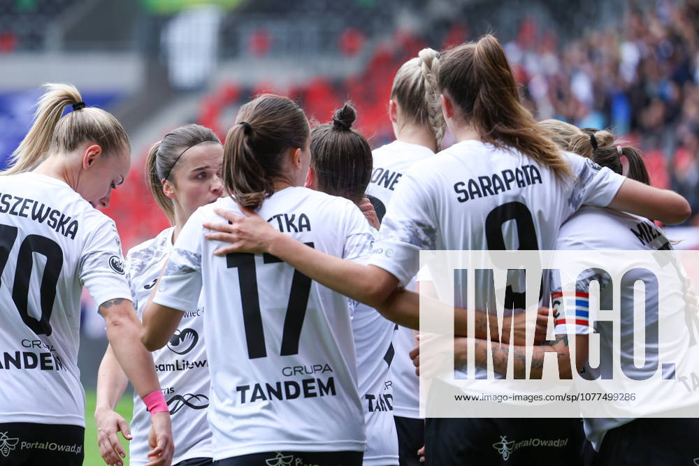 Tychy 16.05.2026. Pilka nozna ORLEN Puchar Polski kobiet sezon 2025 2026 final mecz: KKS Czarni Antrans Sosnowiec - GKS Katowice --- Football ORLEN Polish Cup season 2025 2026 final game match: KKS Czarni Antrans Sosnowiec - GKS Katowice nz Czarni Antrans Sosnowiec, cieszynka, celebrations Fot. Michal Gaciarz Arena Akcji NEWSPIX.PL --- newspix.pl