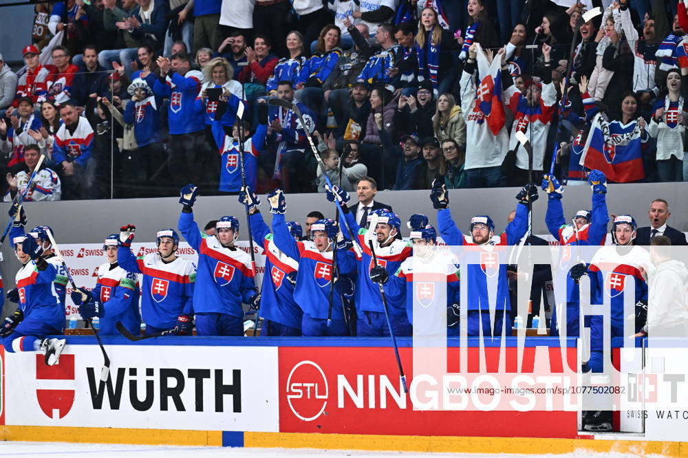 Slovak players celebrate on the bench during the 2026 IIHF World Championship, WM, Weltmeisterschaft Group B, match Slovakia vs Norway, on May 16, 2026, Fribourg, Switzerland. (CTKxPhoto RadekxPetrasek) CTKPhotoP2026051603281 CTKPhotoP2026051603281