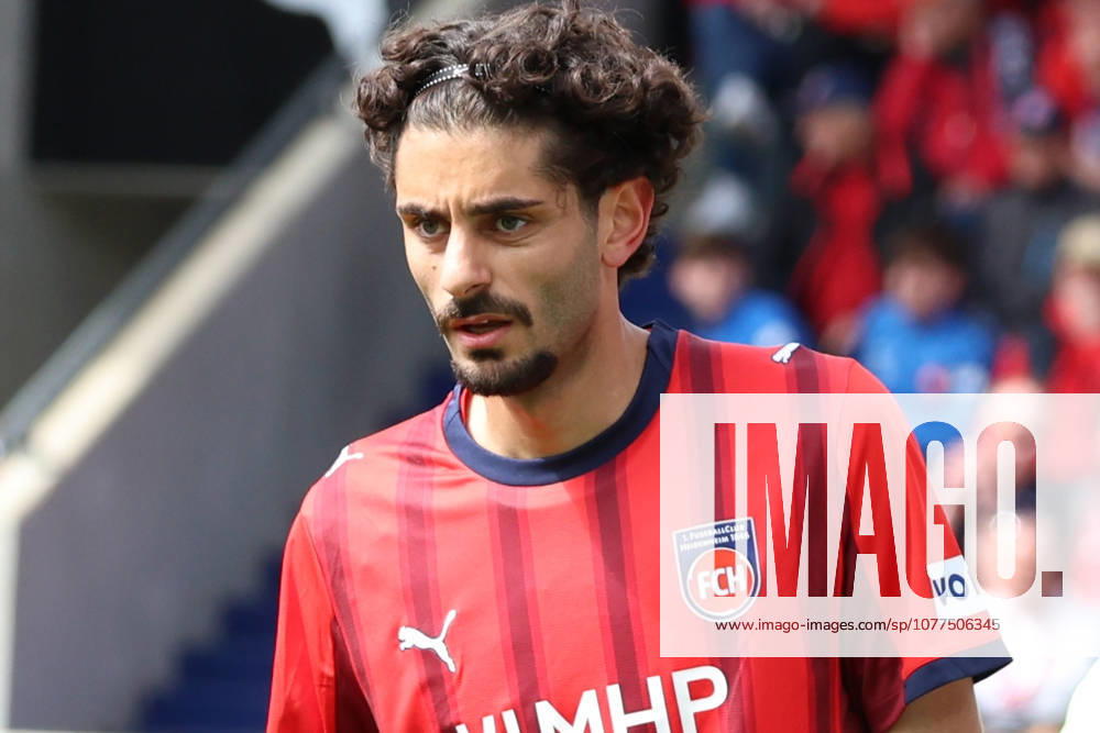 Fussball 1.Bundesliga, 1.FC Heidenheim - FSV Mainz 05 v.l. Eren Dinkci (1.FC Heidenheim 1846) Heidenheim