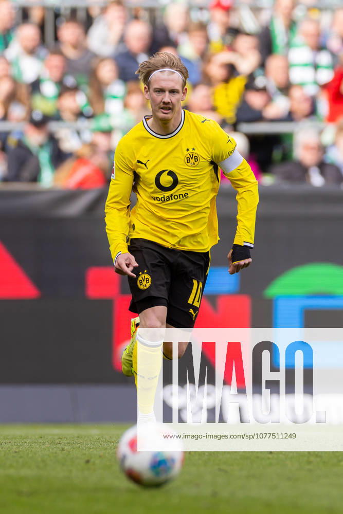 34. Spieltag in der 1. Fussball Bundesliga, SV Werder Bremen - Borussia Dortmund. Julian Brandt (Borussia Dortmund). Bremen Weserstadion Bremen Deutschland xRHR-FOTO DEx