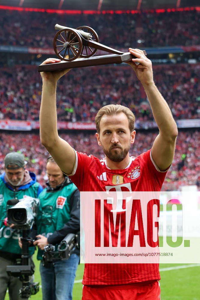 Harry Kane (FC Bayern Muenchen, 09) gewinnt die Bundesliga Torjaeger Kanone, GER, FC Bayern Muenchen vs. 1. FC Koeln, Fussball, Bundesliga, 34. Spieltag, Saison 2025 2026, 16.05.2026, , GER, FC Bayern Muenchen vs. 1. FC Koeln, Fussball, Bundesliga, 34. Spieltag, Saison 2025 2026, 16.05.2026 Muenchen