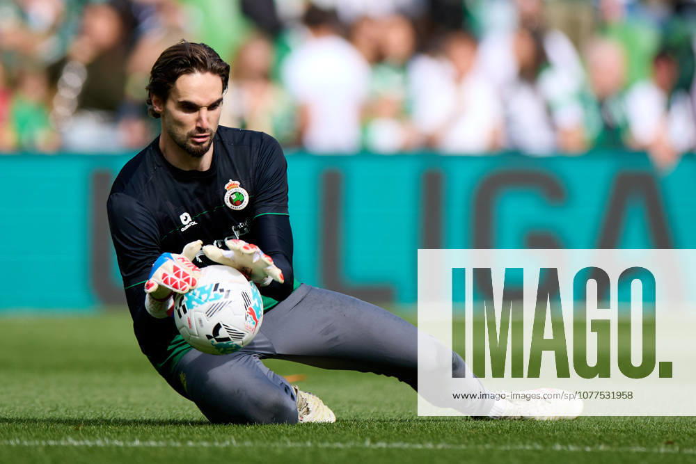 Racing Santander v Real Valladolid - LaLiga Hypermotion Jokin Ezkieta of Real Racing Club de Santander warms up prior to the LaLiga Hypermotion match between Racing Santander and Real Valladolid at Campos de de El Sardinero on May 16, 2026, in Santander, Spain. Santander Campos de Sport de El Sardinero Santander Spain RL_RCGSvRVALL_000015