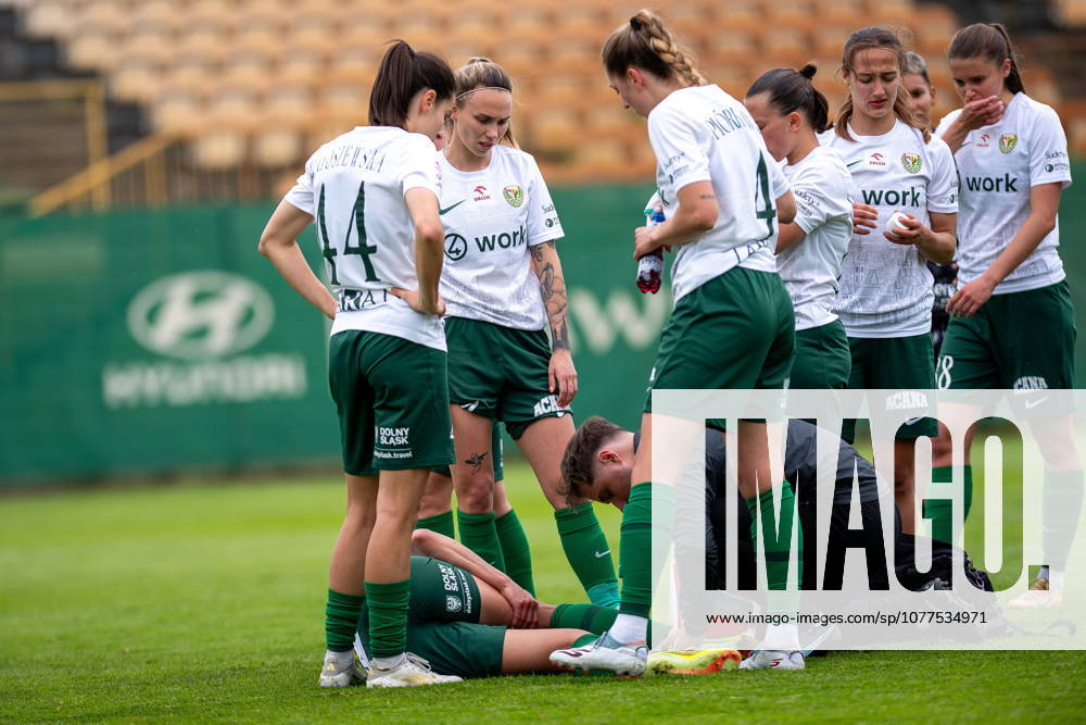 WROCLAW 16.05.2026 KOLEJKA ORLEN EKSTRALIGA PILKI NOZNEJ KOBIET SEZON 2025 26 --- POLISH WOMEN S FOOTBALL TOP LEAGUE MATCH: SLASK WROCLAW - POGON DEKPOL TCZEW, nz SITARZ NATALIA kontuzja, fot. KRYSTYNA PACZKOWSKA NEWSPIX.PL NEWSPIX.PL --- newspix.pl