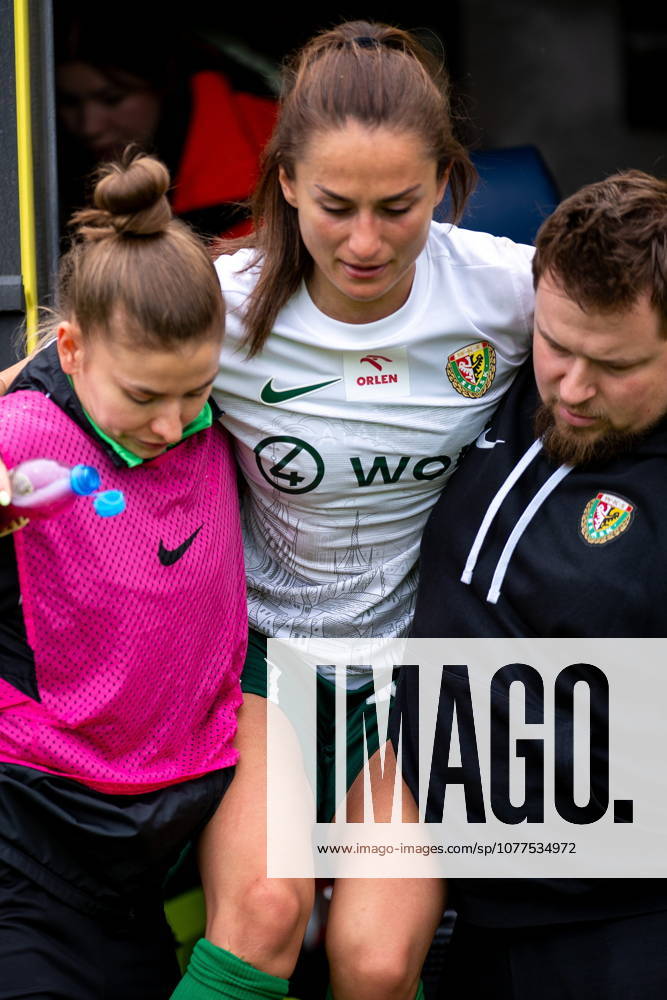 WROCLAW 16.05.2026 KOLEJKA ORLEN EKSTRALIGA PILKI NOZNEJ KOBIET SEZON 2025 26 --- POLISH WOMEN S FOOTBALL TOP LEAGUE MATCH: SLASK WROCLAW - POGON DEKPOL TCZEW, nz WROBLEWSKA JOANNA SITARZ NATALIA kierownik zespolu, fot. KRYSTYNA PACZKOWSKA NEWSPIX.PL NEWSPIX.PL --- newspix.pl