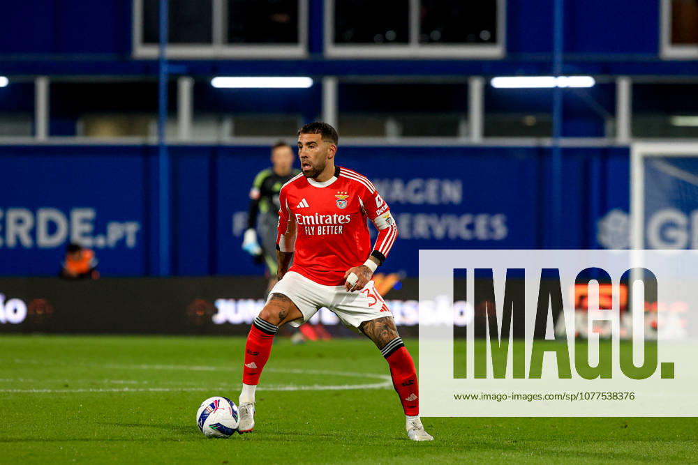 Estadio Antonio Coimbra da Mota Nicolas Otamendi of SL Benfica in action during the Primeira Liga match between GD Estoril Praia and SL Benfica at Estadio Antonio Coimbra da Mota on May 16, 2026 in Estoril, Portugal. Liga Portugal Betclic - GD Estoril Praia vs SL Benfica (Valter Gouveia SPP)