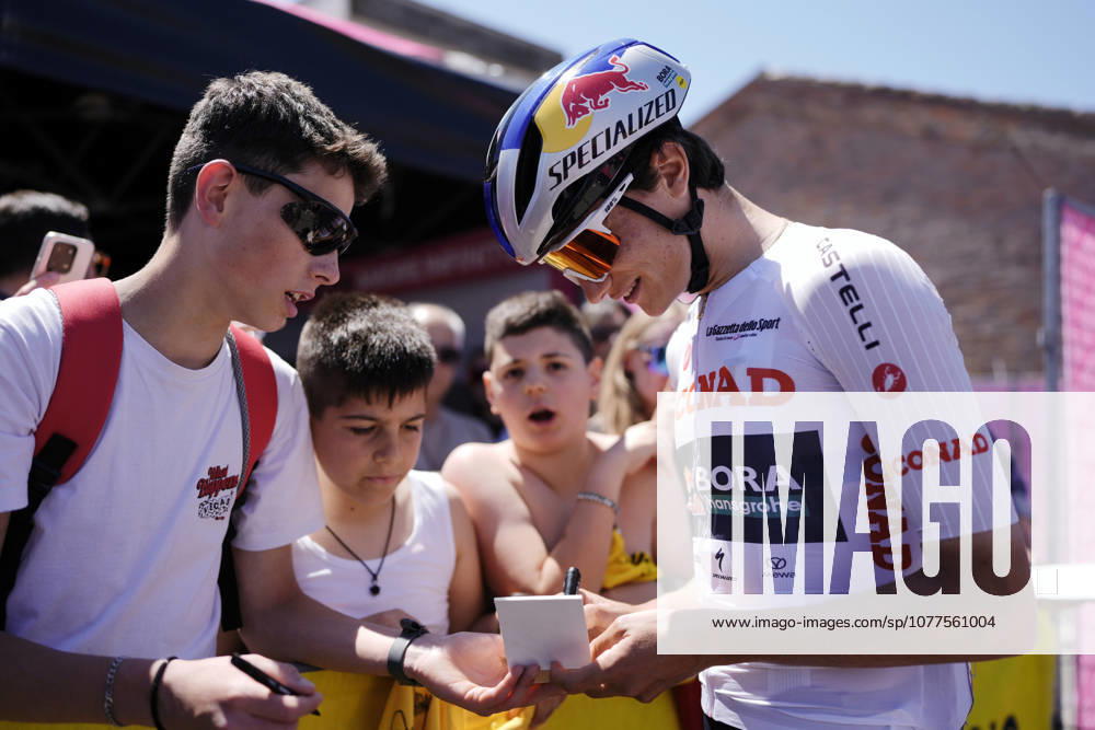 Italys Giulio Pellizzari of Red Bull - Bora - Hansgrohe White jersey during Stage 9 of the Giro dItalia from Cervia to Corno alle Scale, Italy, Sunday May 17, 2026.