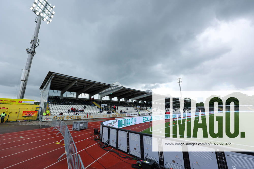 Gegengerade Donaustadion Ulm - SSV Ulm Gegengerade Donaustadion Ulm - SSV Ulm. SSV Ulm 1846 Fußball gegen Rot-Weiss Essen (RWE, Rot Weiß Essen) am 16. Mai 2026 im Donaustadion in Ulm (Baden-Württemberg Deutschland GER). Fußball 38. Spieltag der 3. Liga Saison 2025 2026. Endstand: 2:3 vor 13.918 Zuschauer.