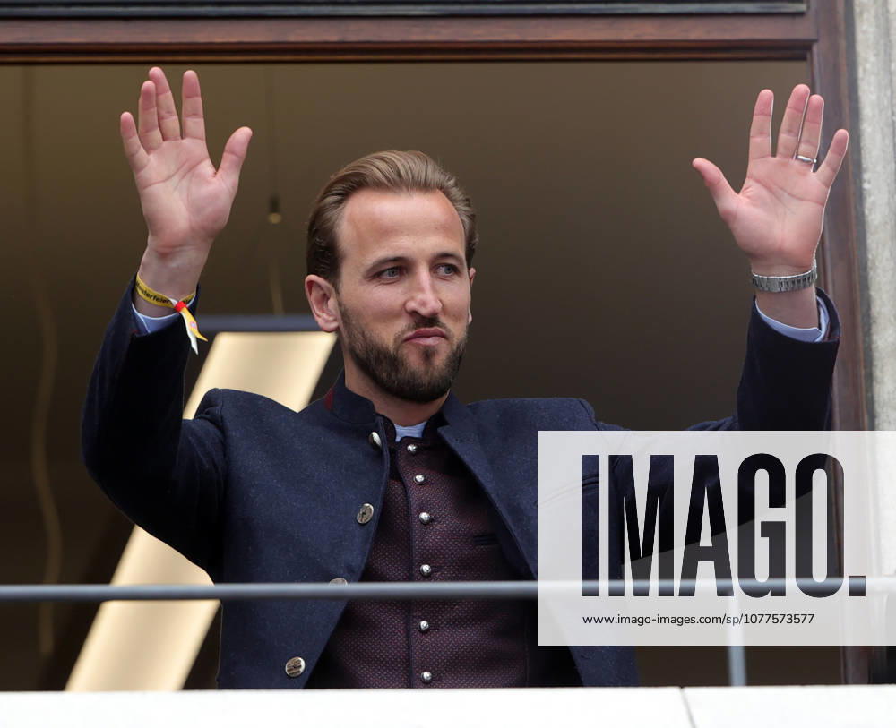 Meisterfeier am Münchener Rathaus, Marienplatz Muenchen, im Bild: Harry Kane (FC Bayern Muenchen)