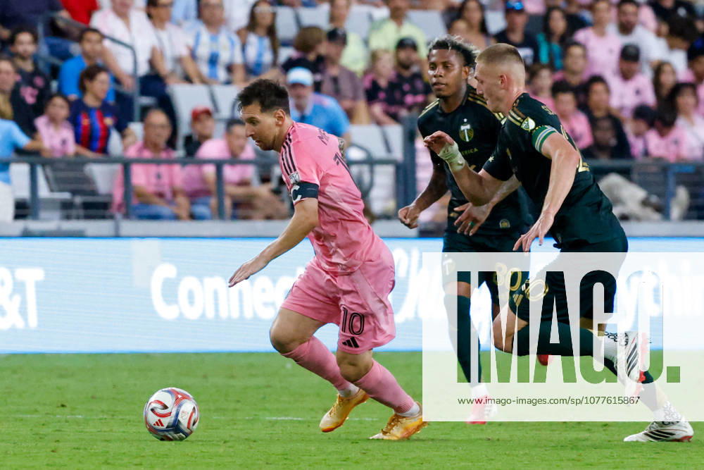 MIAMI, FL - MAY 17: Inter Miami forward Lionel Messi (10) runs with the ball during the MLS, Fussball Herren, USA game between Inter Miami CF and Portland Timbers at NU Stadium on May 17, 2026 in Miami,Florida.(Photo by Chris Arjoon Icon Sportswire) SOCCER: MAY 17 MLS Inter Miami CF vs Portland Icon2605170010016