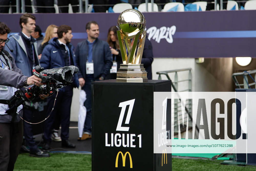 2026.05.17 Paris La Ligue 1 Paris FC - Paris Saint Germain v.l., Symbolfoto, Symbolbild: Pokal um die Französischer Meisterschaft La Ligue 1