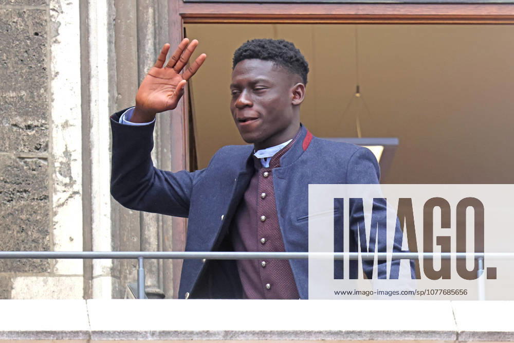 99 Bara Sapoko Ndiaye, Porträt, Portrait, Marienplatz, 35. Meistertitel, Meisterfeier, Rathausbalkon, Rathaus, Fussball 1. BL FC Bayern München - 17.05.2026 München Marienplatz FOTO: Mladen Lackovic LakoPress