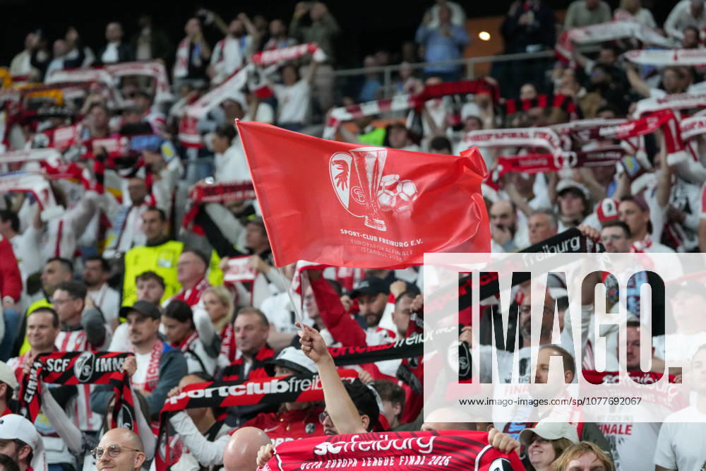 Fans, Ultras in der Kurve, Fankurve unterstützen ihre Mannschaft, Fahnen, Schal, Support, Alle in Weiß , Türkei, Fussball, UEFA Europa League, Finale, 2025 2026, SC Freiburg vs. Aston Villa, 20.05.2026, TüpraÅü Stadium, BeÅüiktaÅü Park, Istanbul Istanbul TüpraÅü Stadium, BeÅüiktaÅü Par Istanbul Türkei