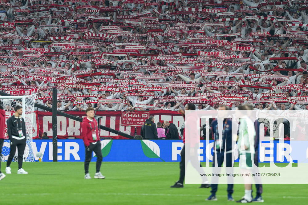 Fans, Ultras in der Kurve, Fankurve unterstützen ihre Mannschaft, Fahnen, Schal, Support, Alle in Weiß , Türkei, Fussball, UEFA Europa League, Finale, 2025 2026, SC Freiburg vs. Aston Villa, 20.05.2026, TüpraÅü Stadium, BeÅüiktaÅü Park, Istanbul Istanbul TüpraÅü Stadium, BeÅüiktaÅü Par Istanbul Türkei