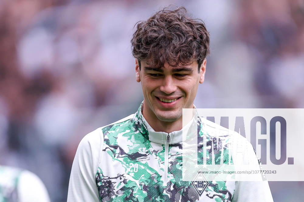 Fußball, Borussia Mönchengladbach - TSG 1899 Hoffenheim, 1. Fußball Bundesliga, 34.Spieltag, Borussia-Park, Saison 2025 2026: Giovanni Reyna (Borussia Mönchengladbach 13) beim Training vor dem Spiel DFB regulations prohibit any use of photographs as image sequences and or quasi-video. Nordrhein-Westfalen Deutschland