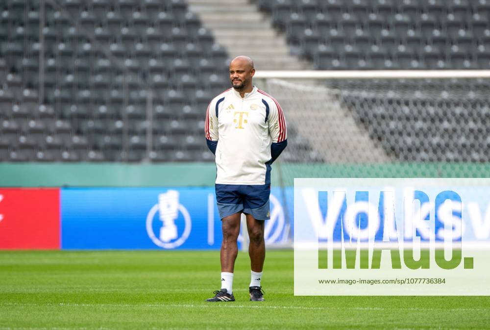 Fußball, Herren, Saison 2025 2026, 83. DFB-Pokal-Finale, FC Bayern München - VfB Stuttgart, Training am Vortag, im Bild: Trainer Vincent Kompany (Bayern München), 22.05. 2026,