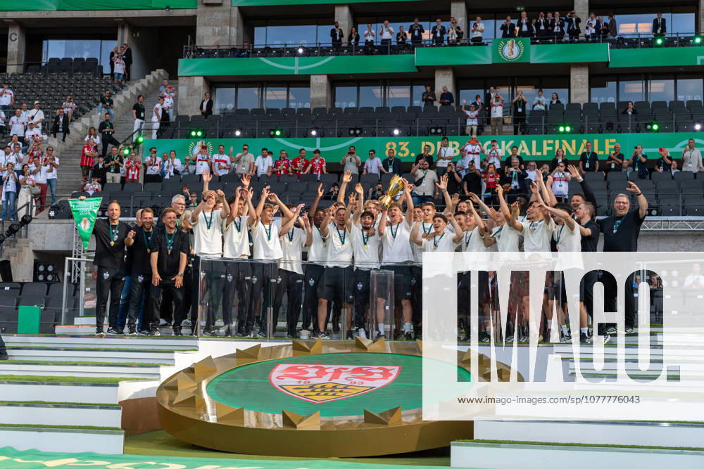 Pokaluebergabe der U19 VfB Stuttgart. Jubel Freude. GER, FC Bayern Muenchen vs. VfB Stuttgart, Fussball, Herren, DFB-Pokal, Finale, Spielzeit 2025 2026, 23.05.2026, DFL DFB REGULATIONS PROHIBIT ANY USE OF PHOTOGRAPHS AS IMAGE SEQUENCES AND OR QUASI-VIDEO, GER, FC Bayern Muenchen vs. VfB Stuttgart, Fussball, Herren, DFB-Pokal, Finale, Spielzeit 2025 2026, 23.05.2026 Berlin