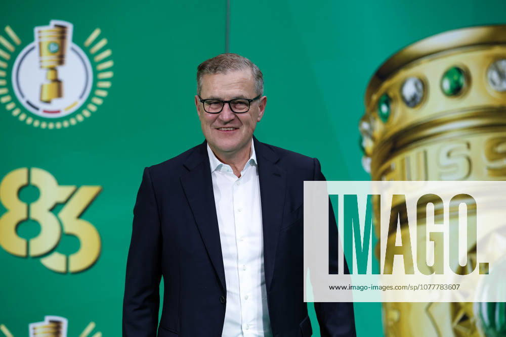 DFB Pokalfinale - FC Bayern München - VfB Stuttgart am 23.05.2026 im Olympiastadion in Berlin Vorstandsvorsitzender von FC Bayern München, Jan-Christian Dreesen auf dem grünen Teppich.