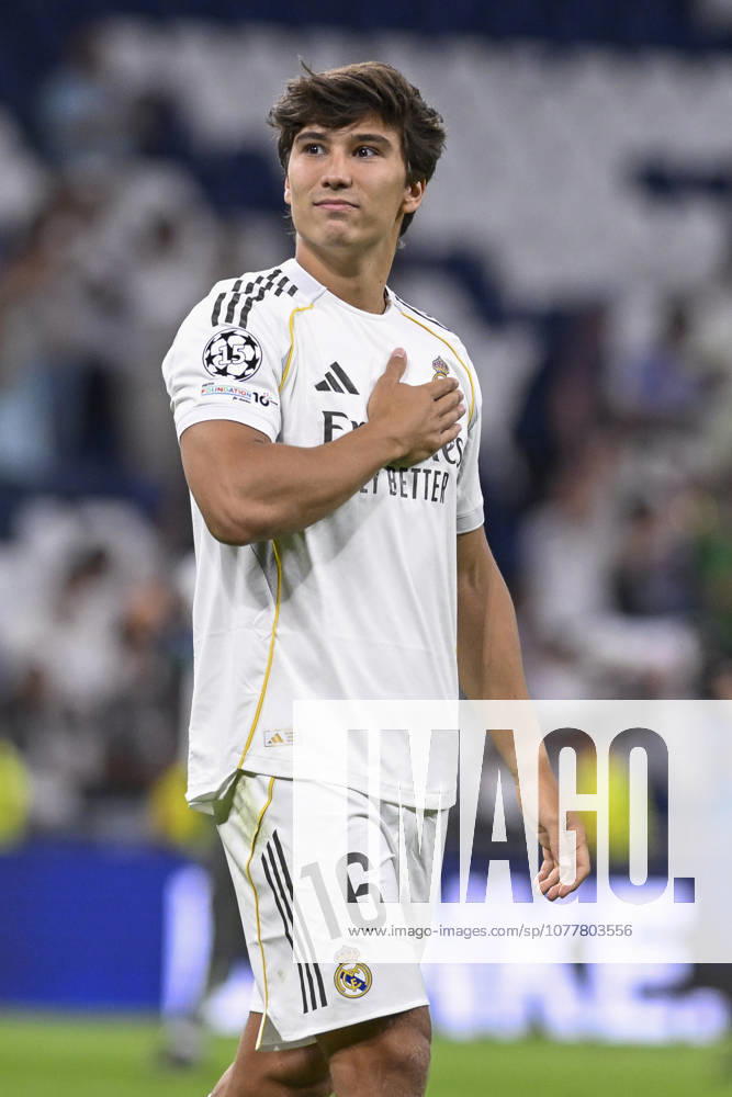 The moment when GONZALO GARCIA of Real Madrid CF takes a lap of honor around the field to bid farewell to the fans after the match on Matchday 38 of the 2025 26 La Liga season, played between REAL MADRID C.F. 4 and ATHLETIC CLUB 2 at the Bernabo u Stadium on May 23, 2026, in Madrid, Spain. REAL MADRID C.F. Vs ATHLETIC CLUB - First Division National League Championship 2025 26 (05.23.26) - ZUMAc312 20260524_zsp_c312_098