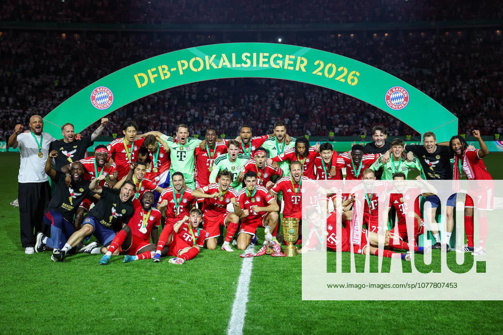 DFB Pokalfinale - FC Bayern München - VfB Stuttgart am 23.05.2026 im Olympiastadion in Berlin DFB Pokalsieger 2026, die Mannschaft des FC Bayern München Muenchen, hier auf einem Gruppenfoto