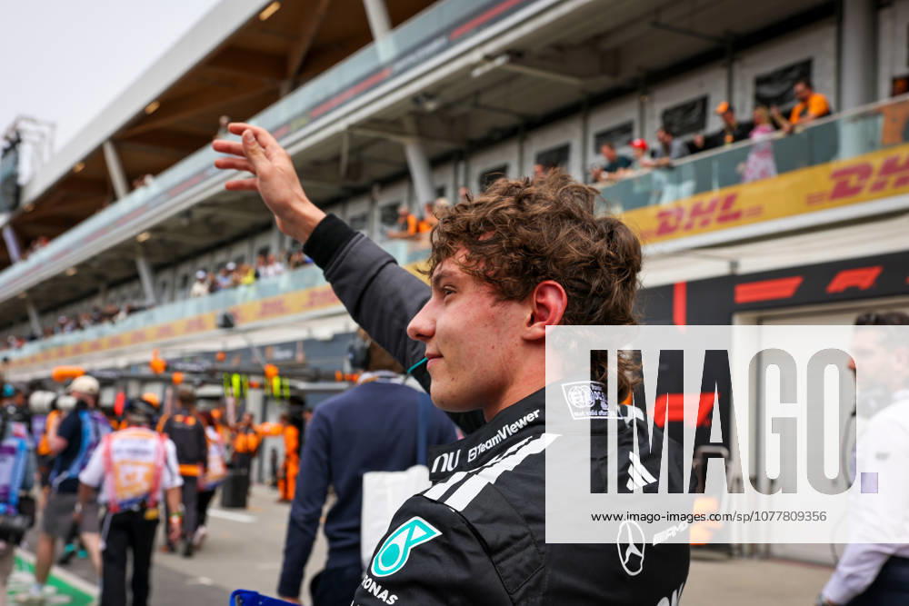 IPA85024853 - (12) Andrea Kimi Antonelli (ITA) - Mercedes-AMG PETRONAS F1 Team - Mercedes W17 - Mercedes E Performance during the Sprint Race of Formula 1 AWS Canadian Grand Prix 2026 at Circuit Gilles Villeneuve in Montreal, Canada. Round 7 of the 2026 FIA Formula One World Championship, WM, Weltmeisterschaft held May 22-24, 2026. The Circuit Gilles Villeneuve on Ile Notre-Dame in Montreal, named after the legendary Ferrari driver, hosts the Sprint format for the seventh round. This event weekend features the F1 Sprint format, with a Sprint Shootout and Sprint Race in addition to the standard qualifying session and Grand Prix. during Formula 1 AWS Canadian Grand Prix 2026 - Round 7 - Circuit Gilles Villeneuve, Formula 1 Championship in , , May 23 2026