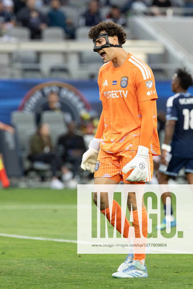 SAN DIEGO, CA - MAY 23: San Diego FC goalkeeper CJ Dos Santos (1) reacts after allowing a goal during a MLS, Fussball Herren, USA match between Vancouver Whitecaps FC and San Diego FC on May 23, 2026 at Snapdragon Stadium in San Diego, CA. (Photo by Karl Anderson Icon Sportswire) SOCCER: MAY 23 MLS San Diego FC vs Vancouver Whitecaps FC Icon272260523018