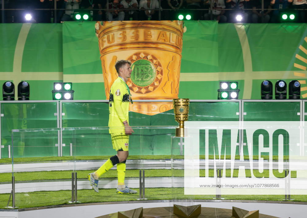 Fußball, Herren, Saison 2025 2026, 83. DFB-Pokal-Finale, FC Bayern München - VfB Stuttgart (3:0), Torwart Alexander Nübel (VfB Stuttgart), Enttäuschung nach Abpfiff, 23.05. 2026,