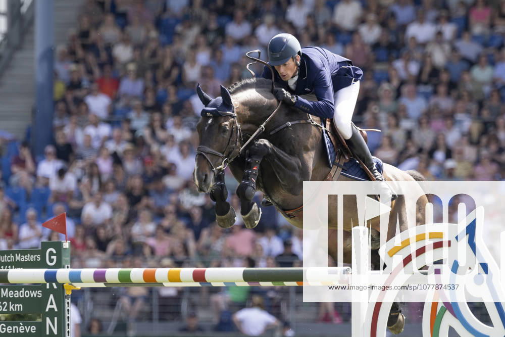 Daniel DEUSSER (GER) auf Otello de Guldenboom im Sprung, Aktion, im 2. Umlauf im Springen S6: ROLEX Grand Prix, Part of the ROLEX Grand Slam of Show Jumping, Der grosse Preis von Aachen, Springpruefung mit zwei Umlaeufen und Stechen, CSI5*, am 24.05.2026, Weltfest des Pferdesport, TSCHIO Aachen 2026 vom 22. - 24.05.2026 in Aachen Deutschland; Â
