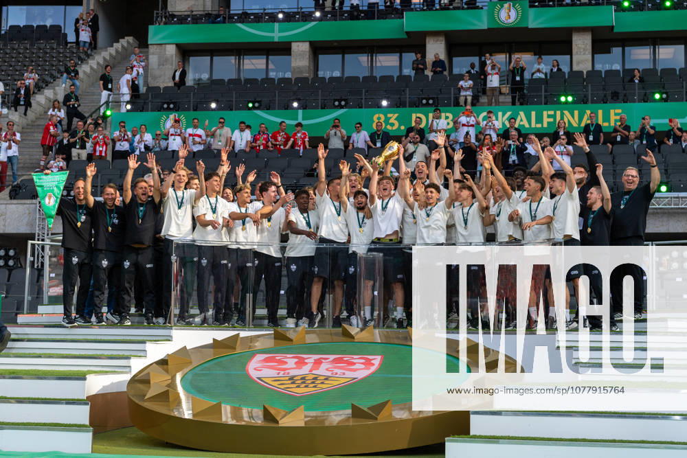 Pokaluebergabe der U19 VfB Stuttgart. Jubel Freude. GER, FC Bayern Muenchen vs. VfB Stuttgart, Fussball, Herren, DFB-Pokal, Finale, Spielzeit 2025 2026, 23.05.2026, DFL DFB REGULATIONS PROHIBIT ANY USE OF PHOTOGRAPHS AS IMAGE SEQUENCES AND OR QUASI-VIDEO, GER, FC Bayern Muenchen vs. VfB Stuttgart, Fussball, Herren, DFB-Pokal, Finale, Spielzeit 2025 2026, 23.05.2026 Berlin