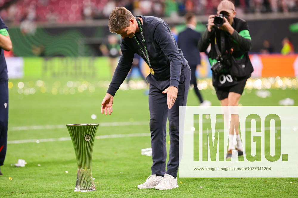 UEFA Conference League final: Crystal Palace FC Vs Rayo Vallecano Oliver Glasner coach celebrates a win with trophy during the UEFA Conference League Final 2026 match between Crystal Palace FC and Rayo Vallecano at Football Arena Leipzig.